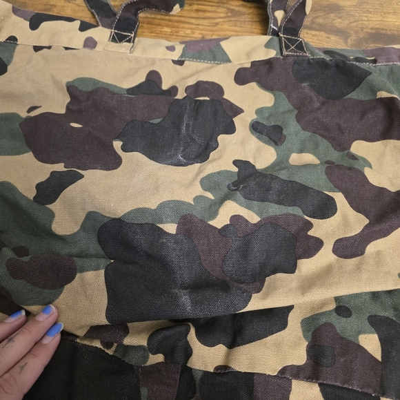 Camouflage Canvas Tote Bag with Arrow Design - Picture 7 of 11